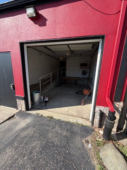 More Photos Of 150 S Washington St, Oxford Freestanding For Sale