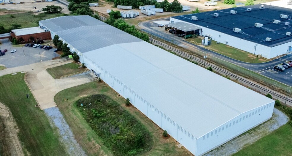 More Photos Of 2575 Container Dr, Montgomery Distribution For Lease