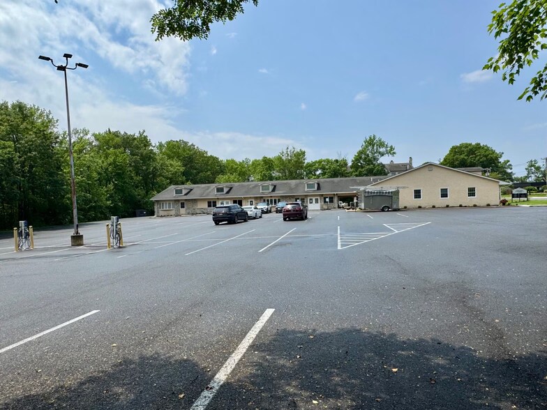 More Photos Of 625 Barksdale Rd, Newark Medical For Lease