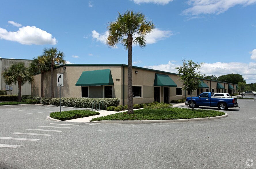 More Photos Of 2750 Dillard Rd, Eustis Showroom For Lease