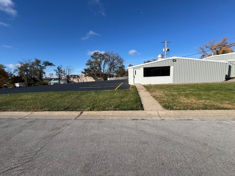 More Photos Of 300 N Marion St, Olathe Unknown For Lease