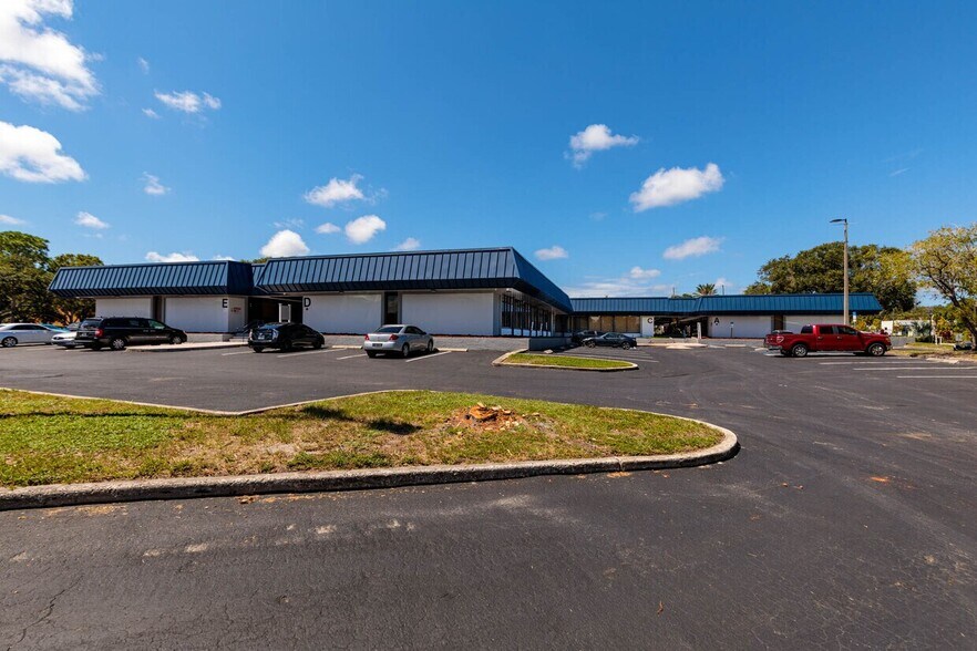 More Photos Of 1301 Seminole Blvd, Largo Medical For Lease