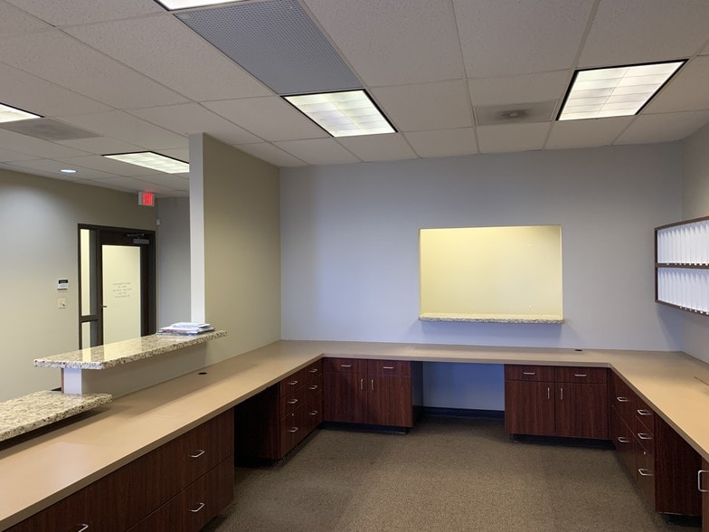 More Photos Of 444 Executive Center Blvd, El Paso Office For Lease