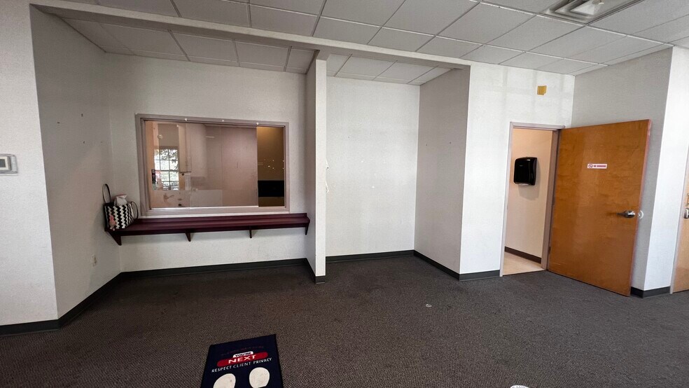 More Photos Of 2100 Ferry St, Easton Medical For Lease