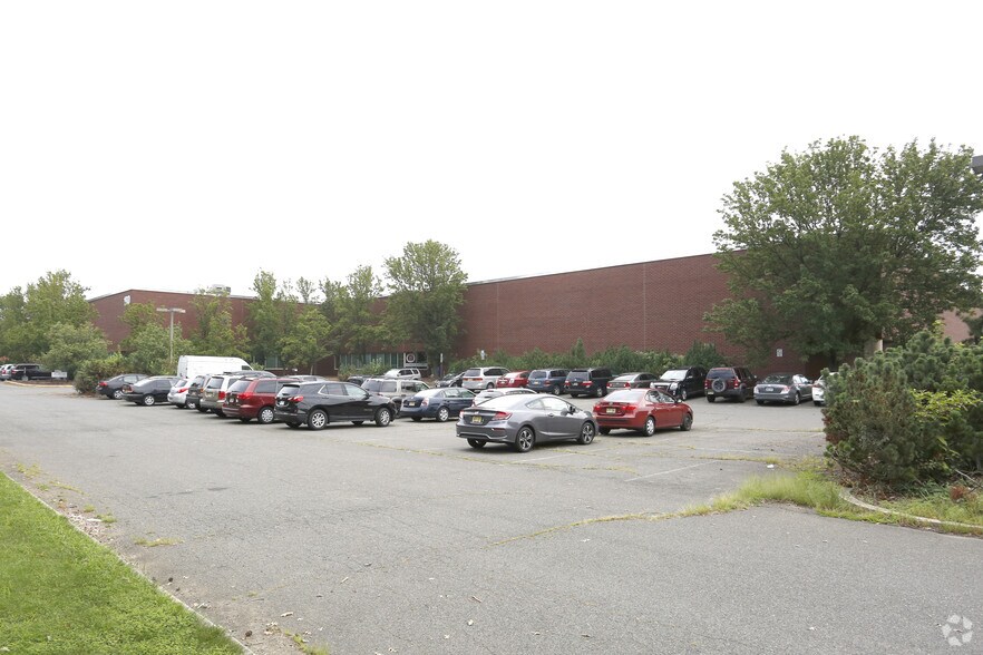 More Photos Of 180 Herrod Blvd, South Brunswick Warehouse For Lease