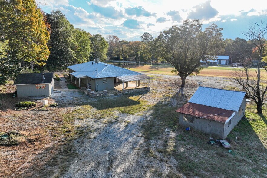 More Photos Of 5662 Cemetery Rd, Lula Land For Lease
