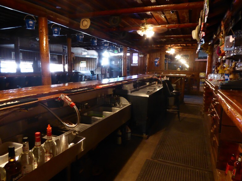 More Photos Of 607 W Main St, Payson Bar For Sale