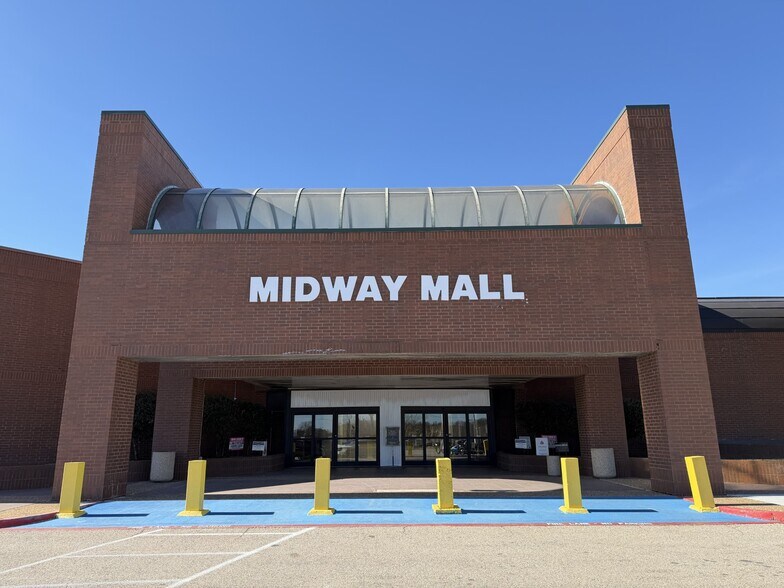 More Photos Of 4800 Texoma Pky, Sherman General Retail For Lease