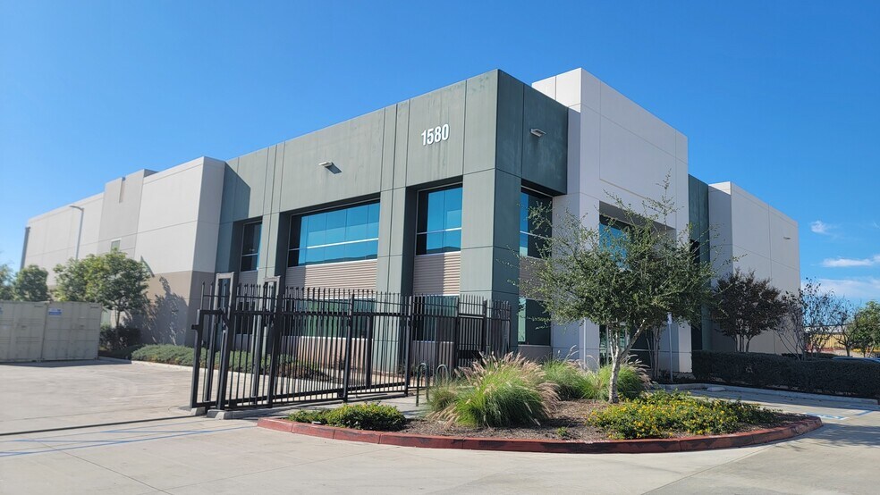 Primary Photo Of 1580 S Grove Ave, Ontario Warehouse For Lease