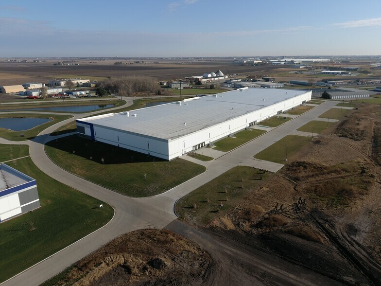 More Photos Of 8730 Northwest Blvd, Davenport Unknown For Lease