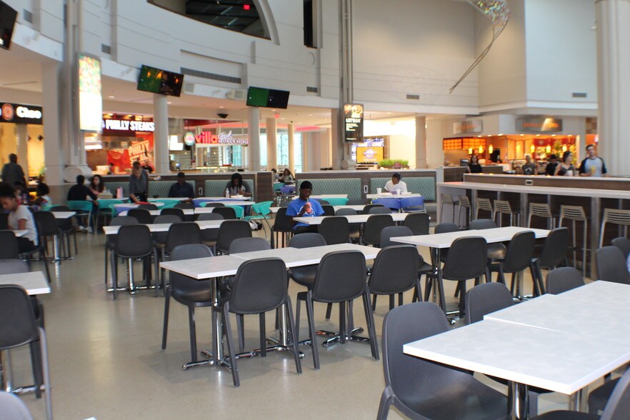 More Photos Of 49 W Maryland St, Indianapolis General Retail For Lease