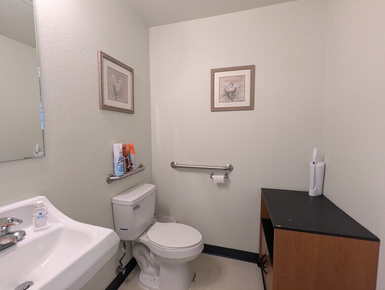 More Photos Of 2348 Highway 69 N, Nederland Office For Sale