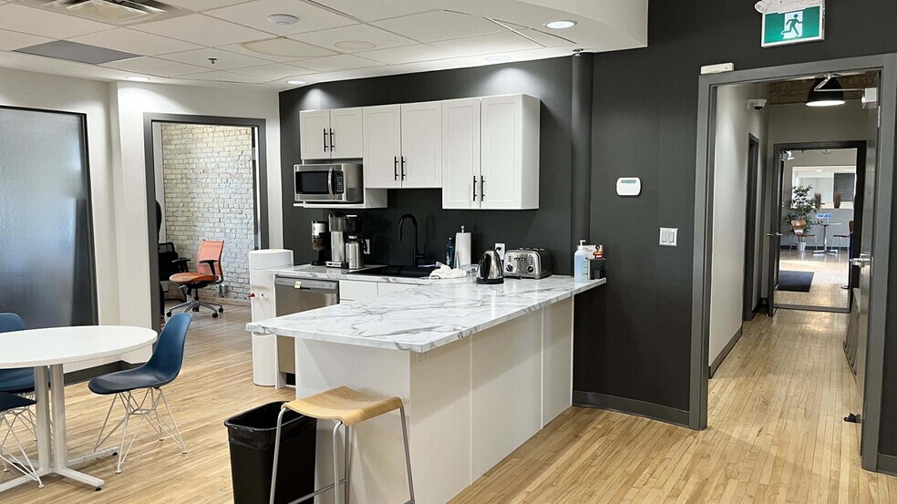 More Photos Of 211 Bannatyne Av, Winnipeg Office For Lease