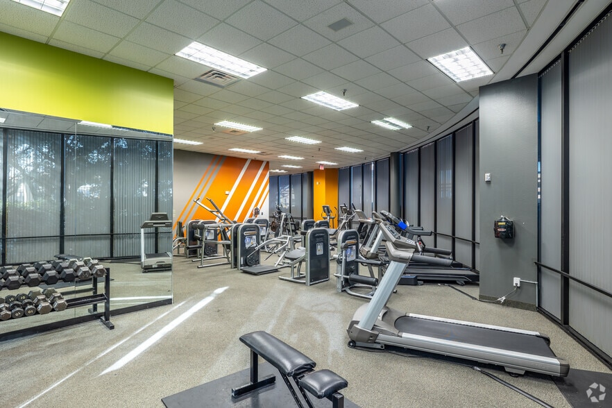 More Photos Of 8360 Lyndon B Johnson Fwy, Dallas Office For Lease