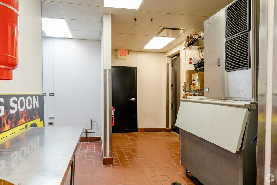 More Photos Of 551 S 8th St, West Dundee Restaurant For Sale