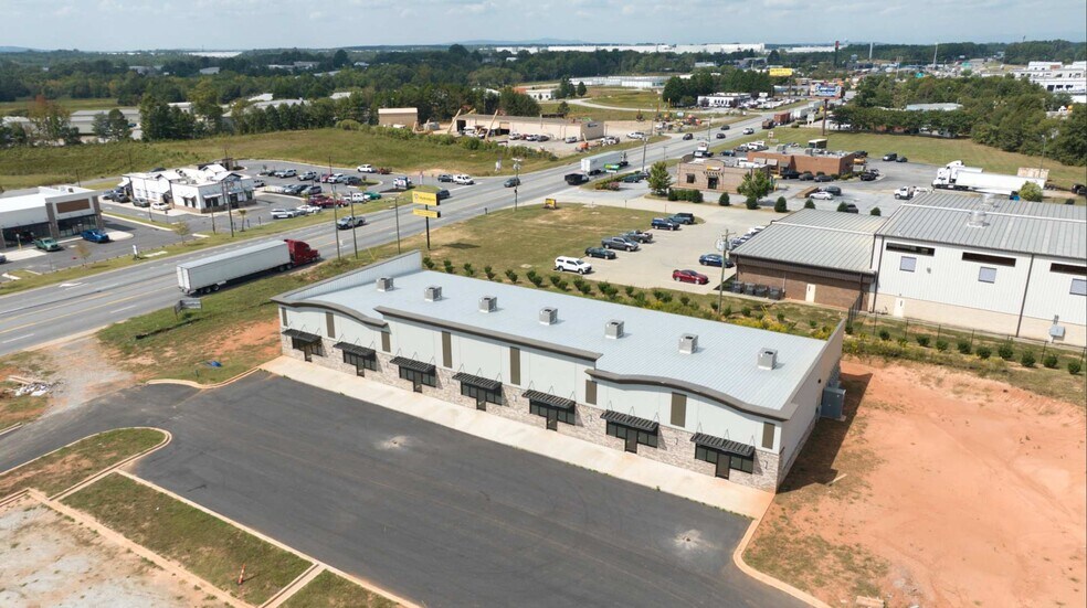 More Photos Of 1967 S Carolina 101, Greer Freestanding For Lease