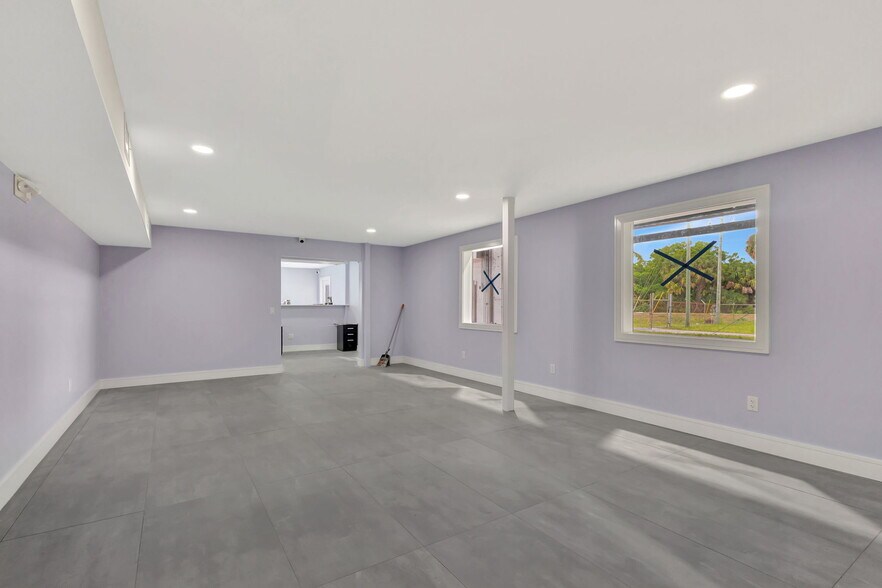 More Photos Of 7030 N Haverhill Rd, Riviera Beach Warehouse For Sale