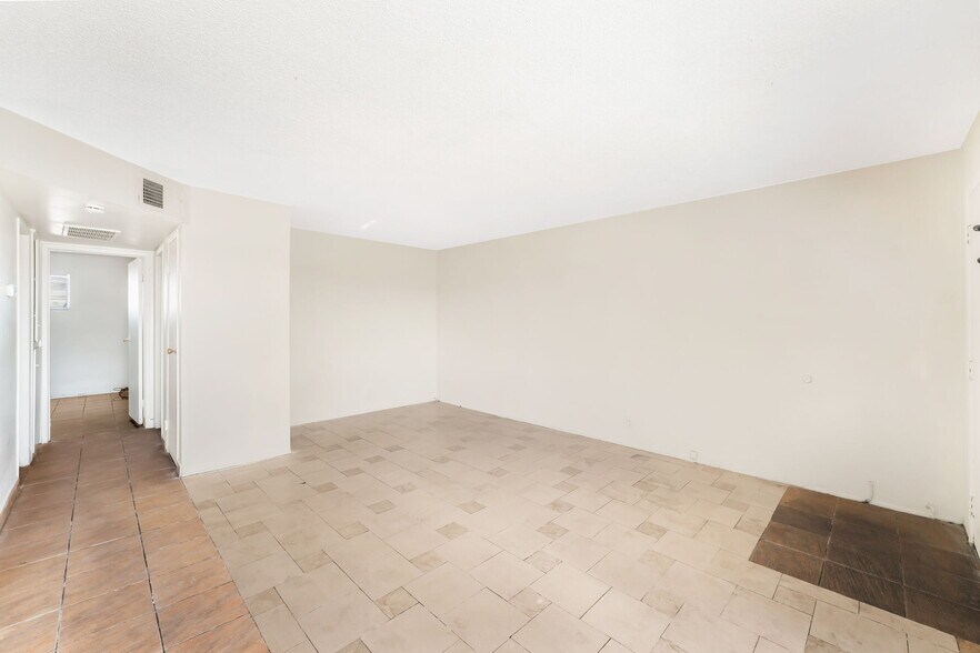 More Photos Of 5104 Pebble Beach Blvd, Las Vegas Apartments For Sale