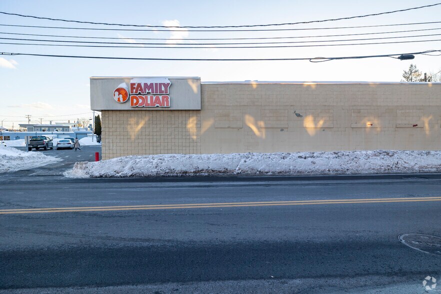 More Photos Of 130 W Hancock St, Manchester Freestanding For Sale