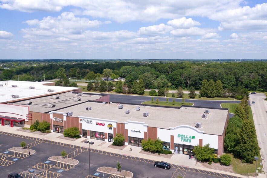 More Photos Of 260 E Rollins Rd, Round Lake Beach Unknown For Lease