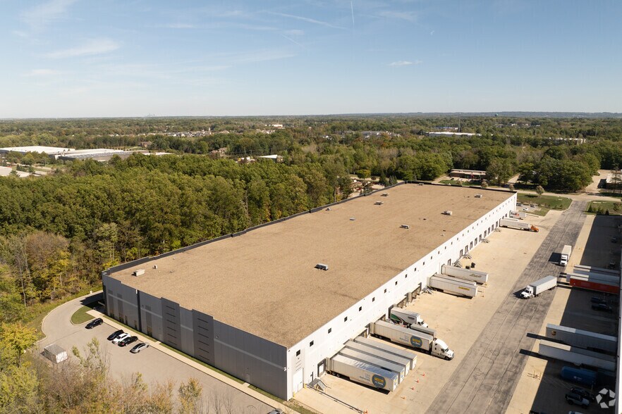 More Photos Of 14450-14580 Foltz Pky, Strongsville Warehouse For Lease