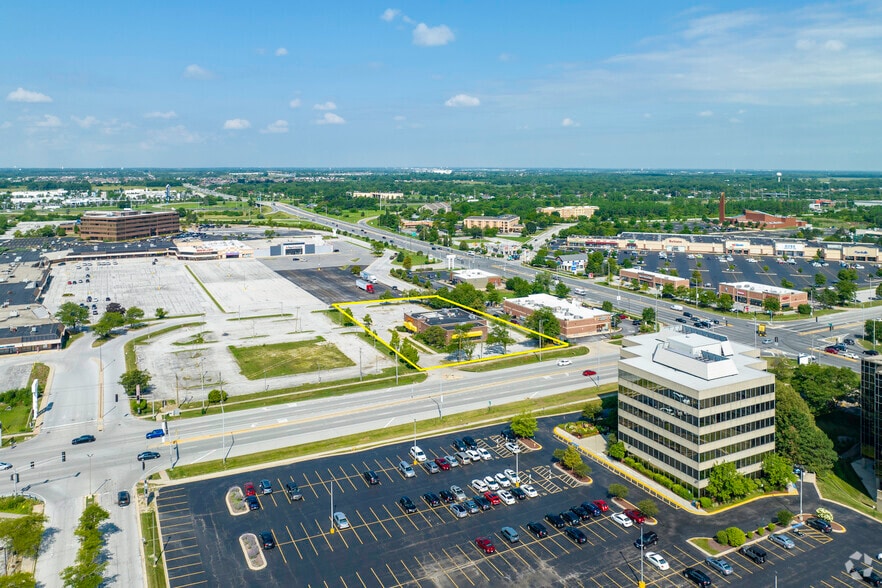 More Photos Of 300 Town Center Rd, Matteson Restaurant For Sale