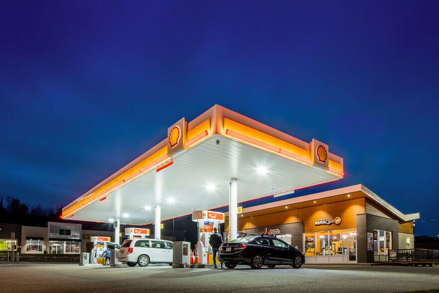 More Photos Of 415-455 Montée De La Source, Cantley Restaurant For Lease