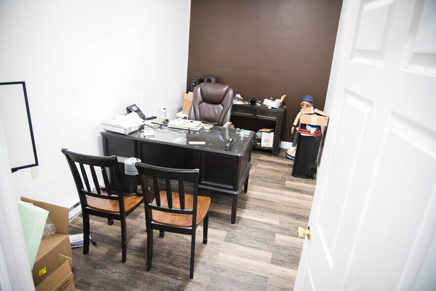 More Photos Of 314 E Broadway, Monticello Freestanding For Sale