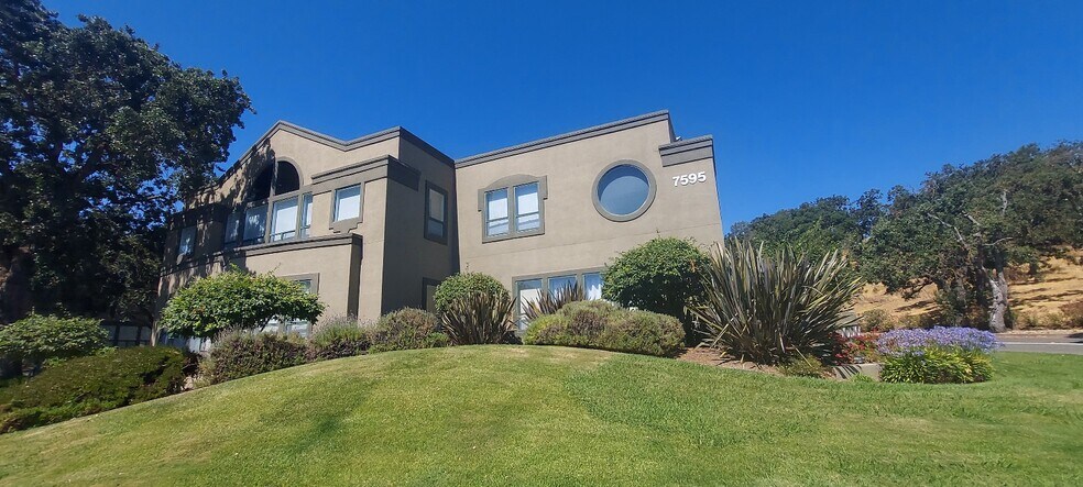 More Photos Of 7599 Redwood Blvd, Novato Unknown For Lease