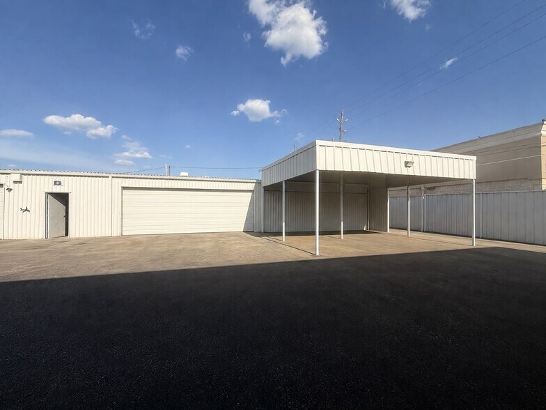 More Photos Of 5610 Southwest Fwy, Houston Industrial For Lease