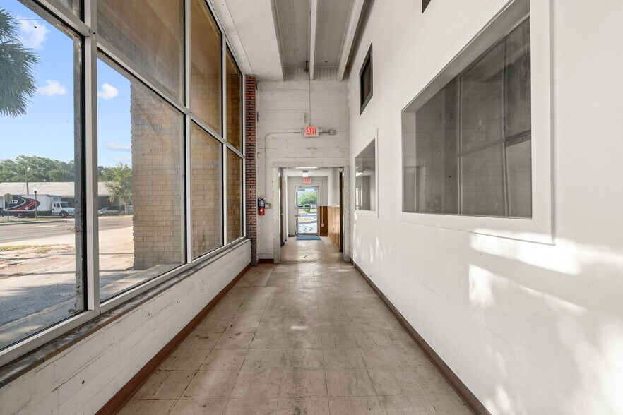 More Photos Of 1118 N Magnolia Ave, Ocala Warehouse For Lease