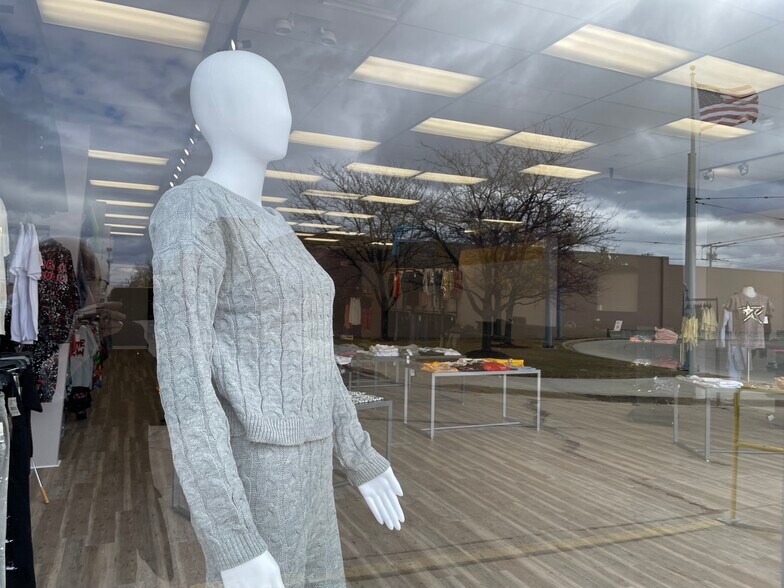 More Photos Of 3950-3964 Linden Ave, Dayton Storefront For Lease