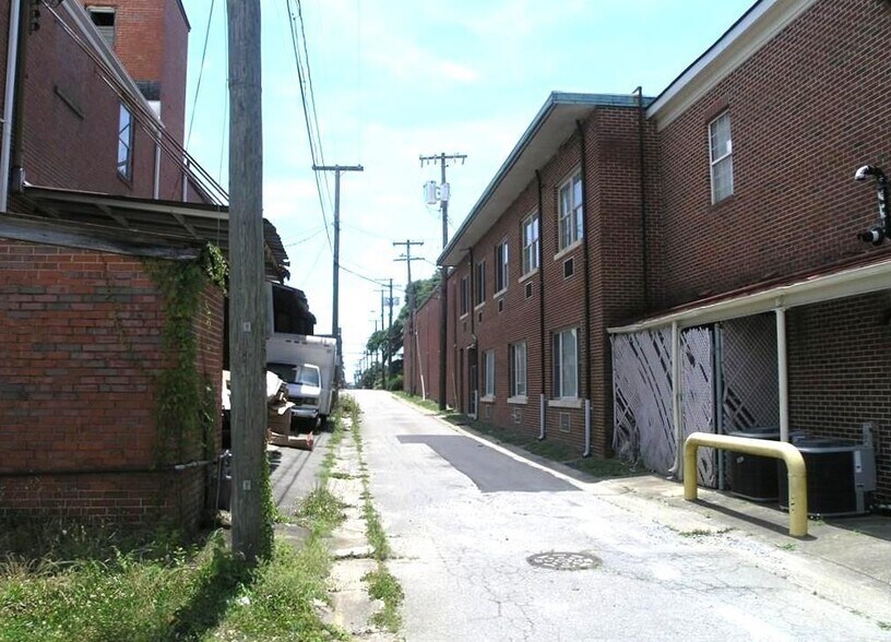 More Photos Of 923 Roanoke Ave, Roanoke Rapids Storefront For Sale