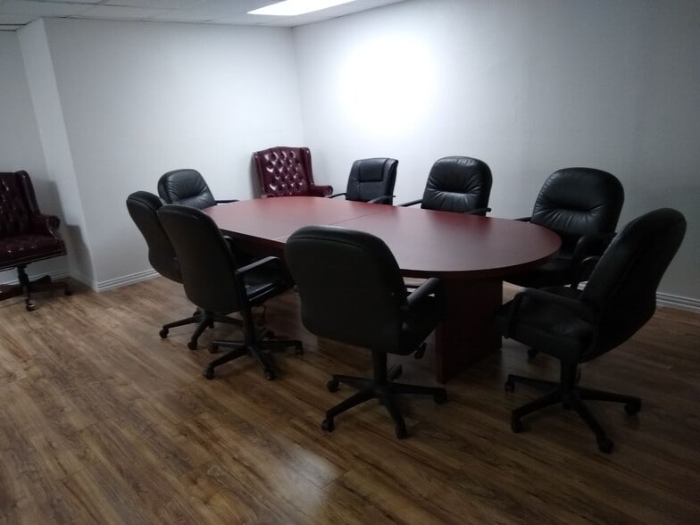 More Photos Of 1039 N Interstate 35E, Carrollton Research And Development For Lease