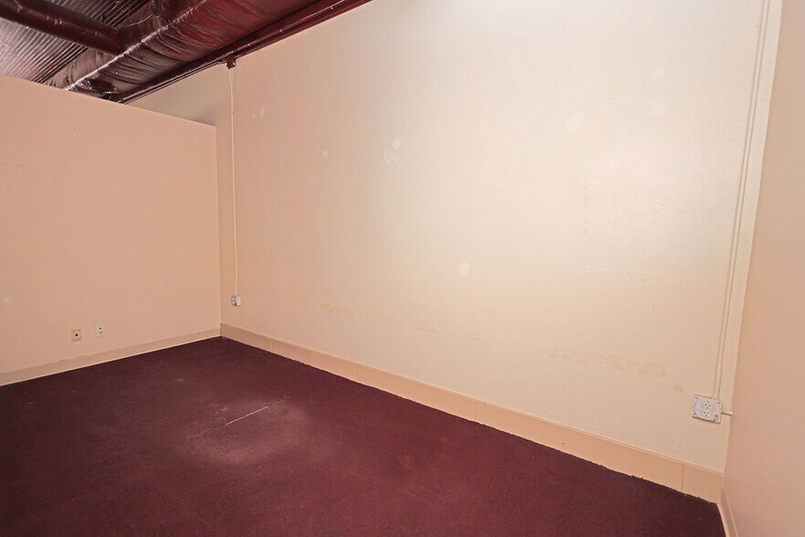 More Photos Of 303 E Main St, Humble Office For Lease