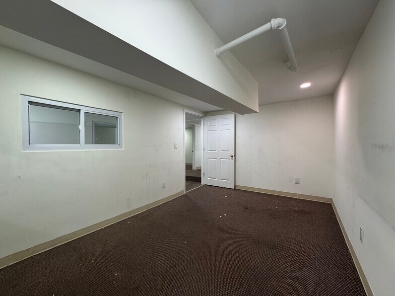 More Photos Of 2857 Steinway St, Astoria Apartments For Lease