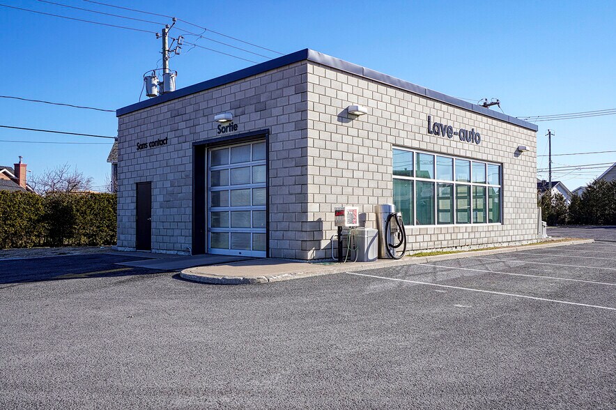 More Photos Of 405-415 Rue De Carillon, Saint-jean-sur-richelieu Service Station For Sale