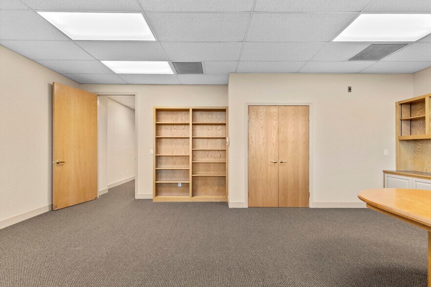 More Photos Of 13620 Lincoln Way, Auburn Office For Lease