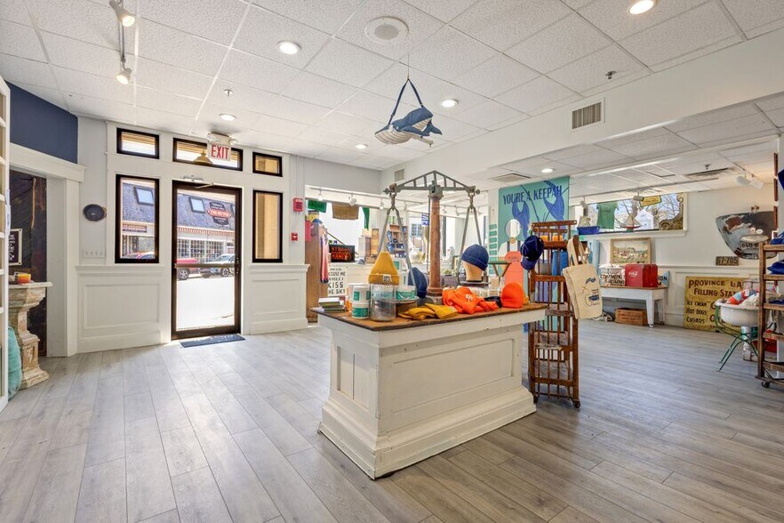More Photos Of 4 Townsend Ave, Boothbay Harbor Freestanding For Sale