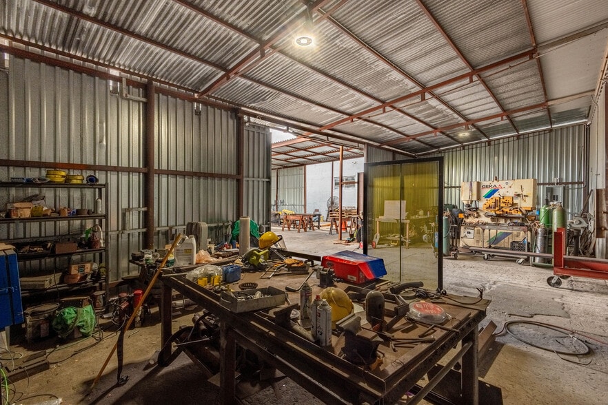 More Photos Of 2250 NW 77th Ter, Miami Warehouse For Lease