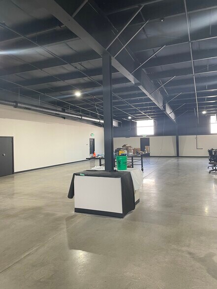 More Photos Of 420-430 Russell St, Hammond Flex For Lease