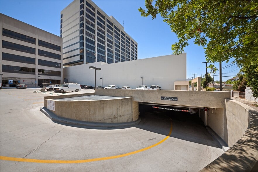 More Photos Of 16601 Ventura Blvd, Encino Office For Sale