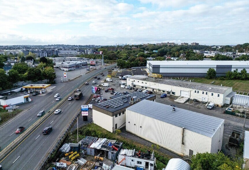 More Photos Of 28-32 Osprey Rd, Saugus Light Distribution For Sale