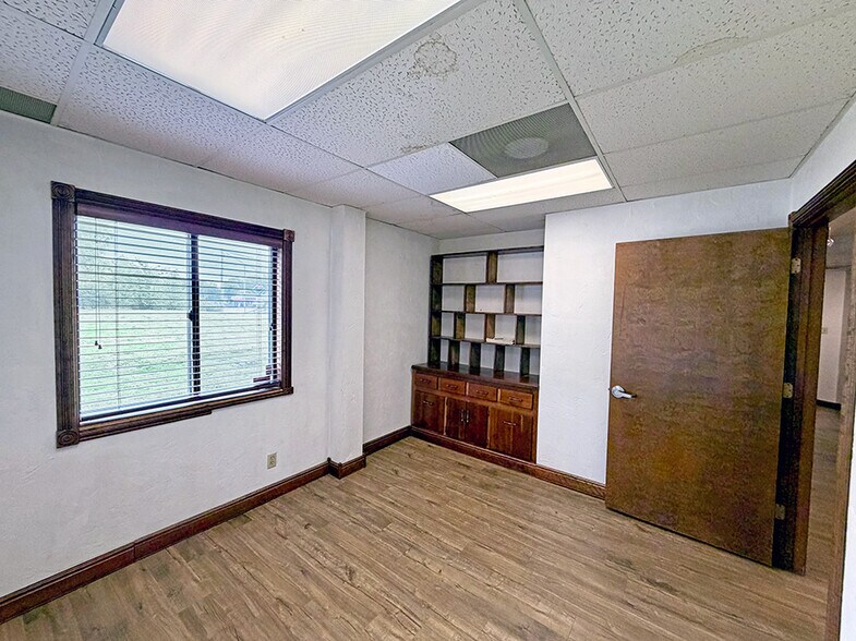 More Photos Of 531 Vandalia St, Collinsville Office For Sale