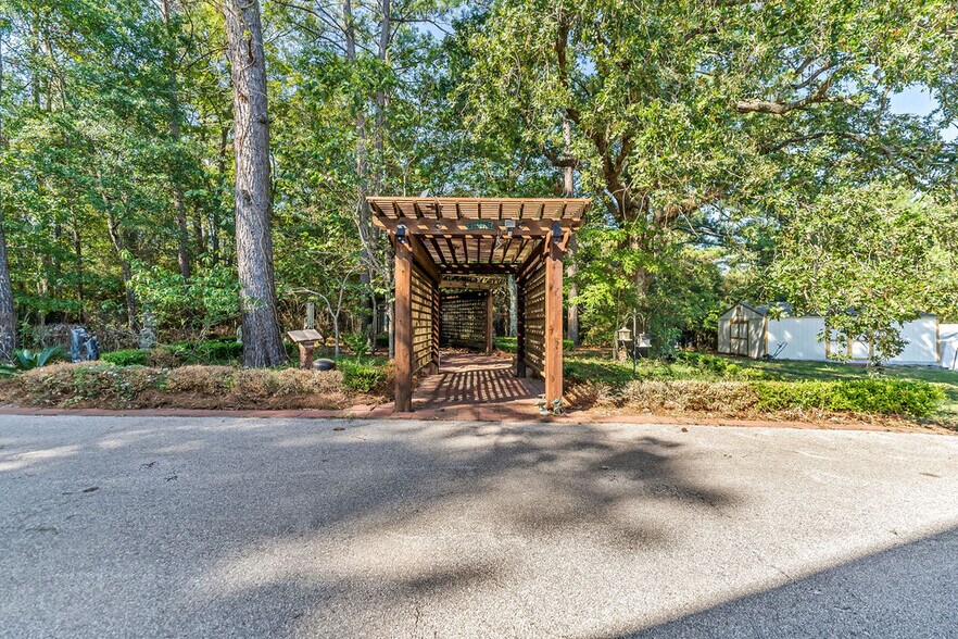 More Photos Of 43 Pool Rd, Richards Specialty For Sale