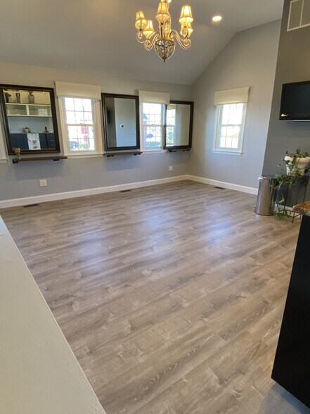 More Photos Of 264 US 202/206, Bedminster Storefront Retail Office For Lease