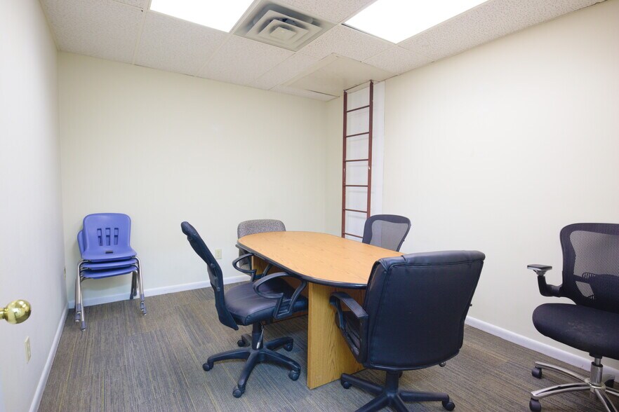 More Photos Of 2211 Dickens Rd, Richmond Office For Sale