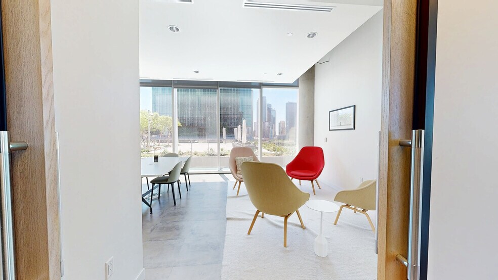 More Photos Of 2550 Pacific Ave, Dallas Coworking Space