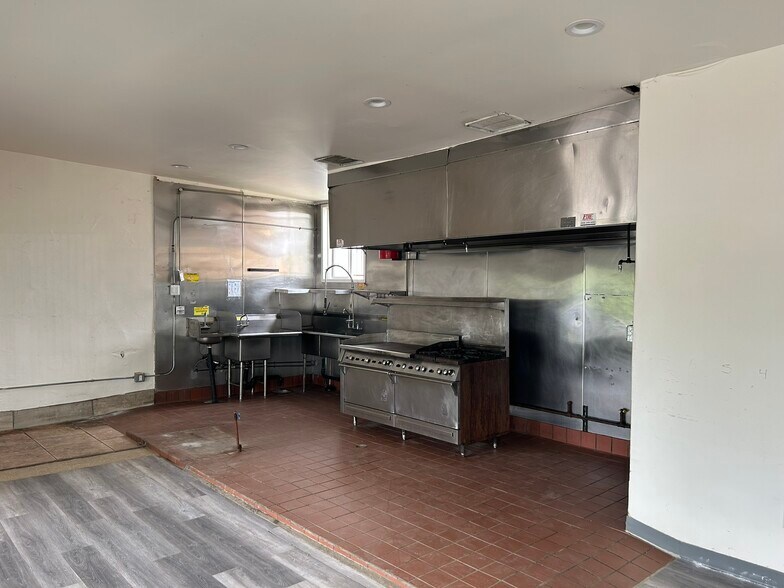 More Photos Of 8122 Avalon Blvd, Los Angeles Storefront Retail Residential For Lease