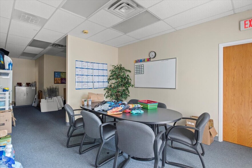More Photos Of 200 Gateway Park Dr, Syracuse Warehouse For Lease